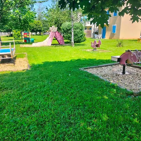 T2 Avec Piscine-le Family 67 *