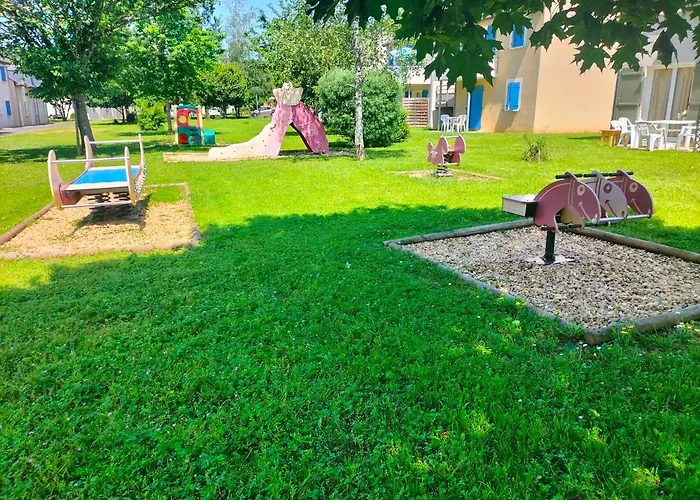 T2 Avec Piscine-le Family 67 *