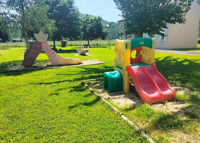 T2 Avec Piscine-le Family 67 *